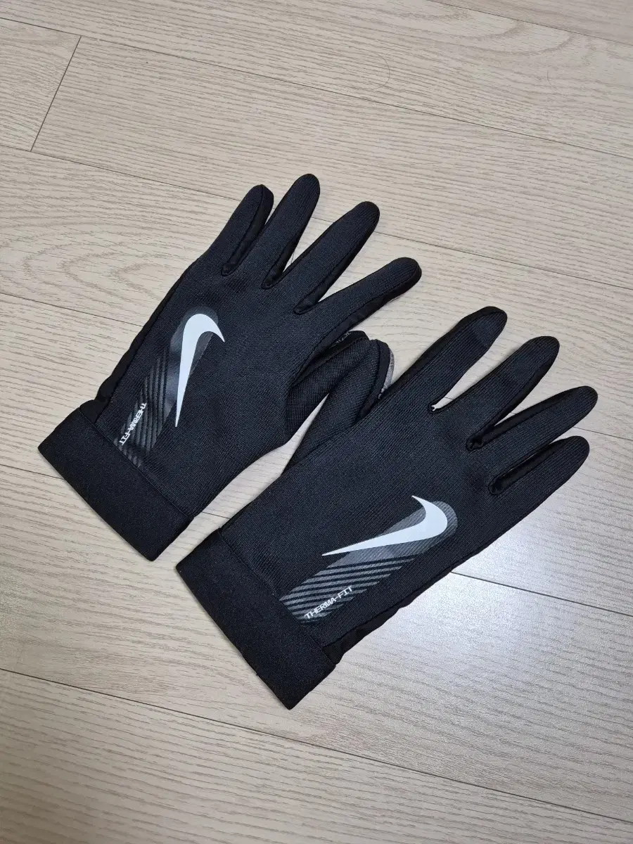 NIKE THERMA-FIT 방한 장갑(size L)