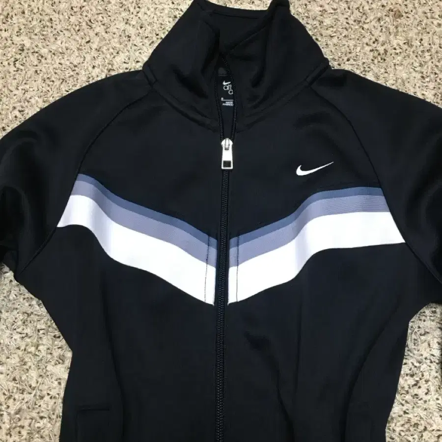 (착샷) Nike Women Swoosh Track Top 나이키 우먼