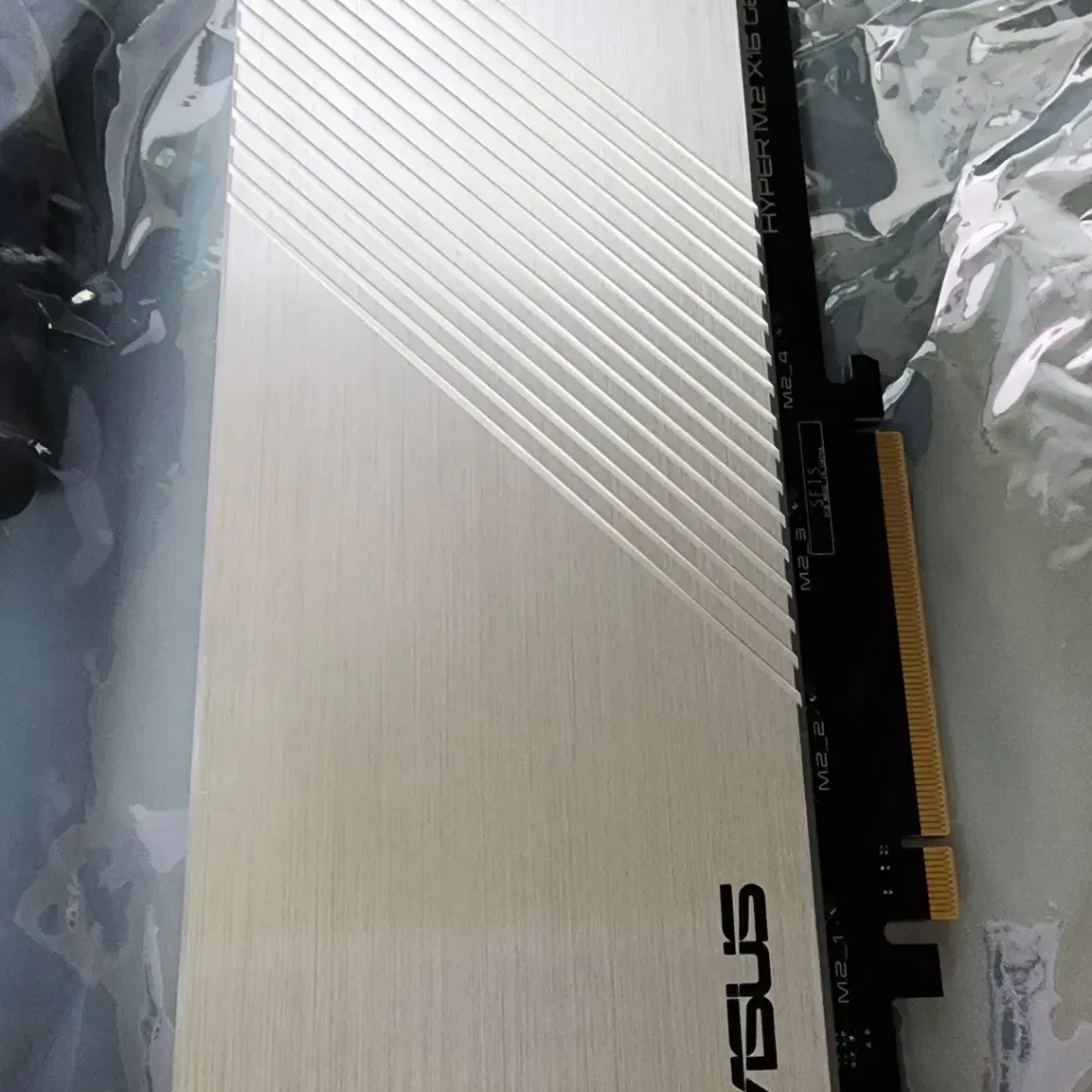 아수스 ASUS HYPER M.2 X16 Gen 4 CARD 판매합니다.