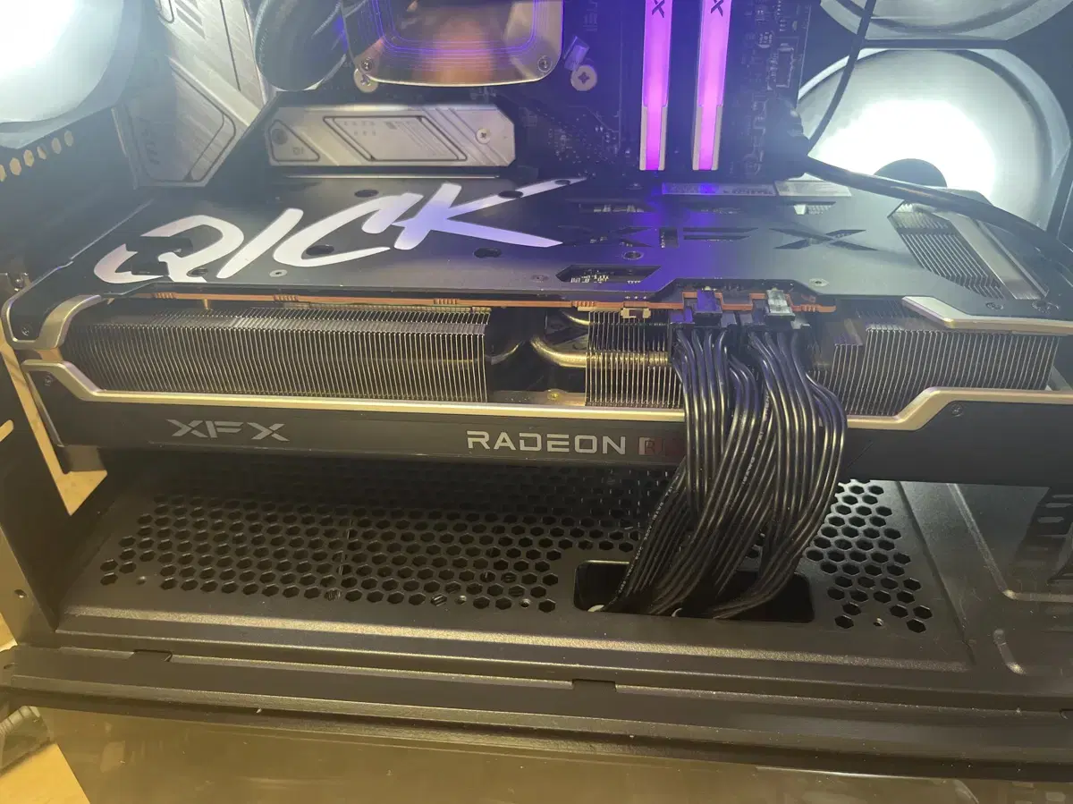 XFX Rx 6700xt Qick 팝니다