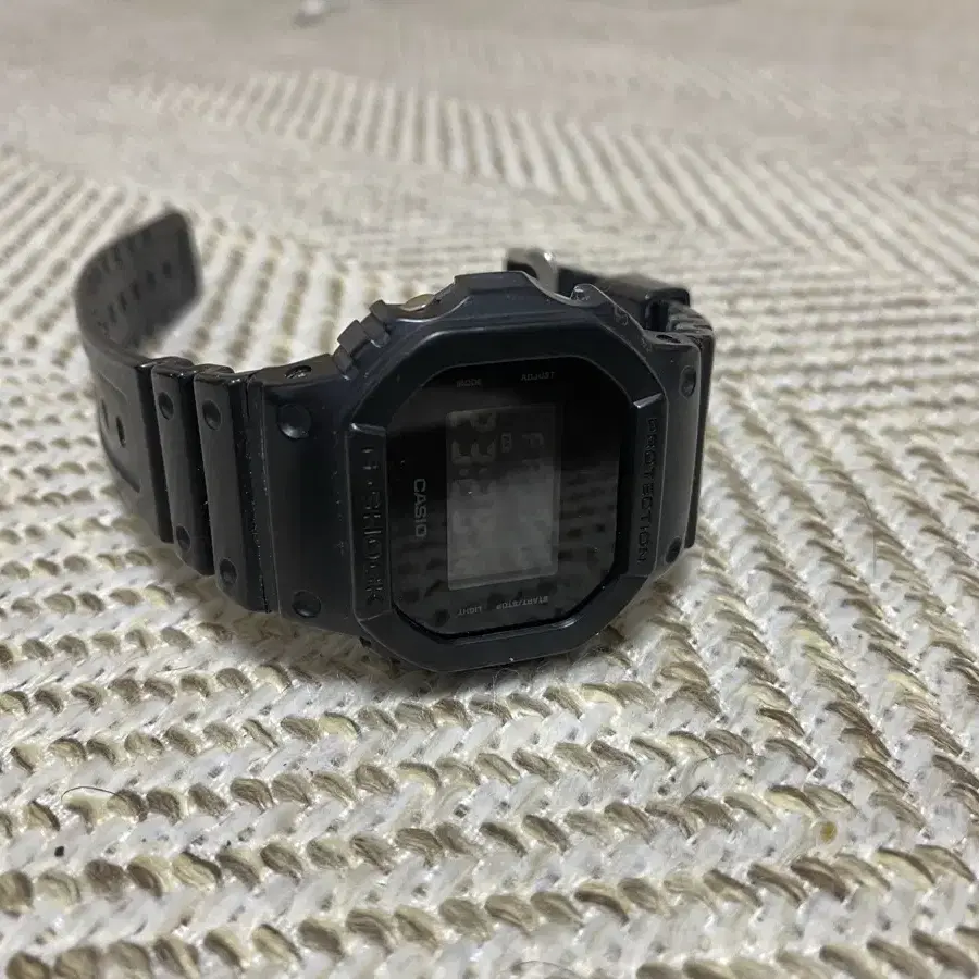 지샥 DW-5600BB