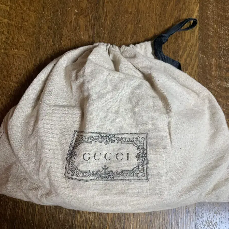 (정품) 구찌 GUCCI GG 엠보스 벨트백