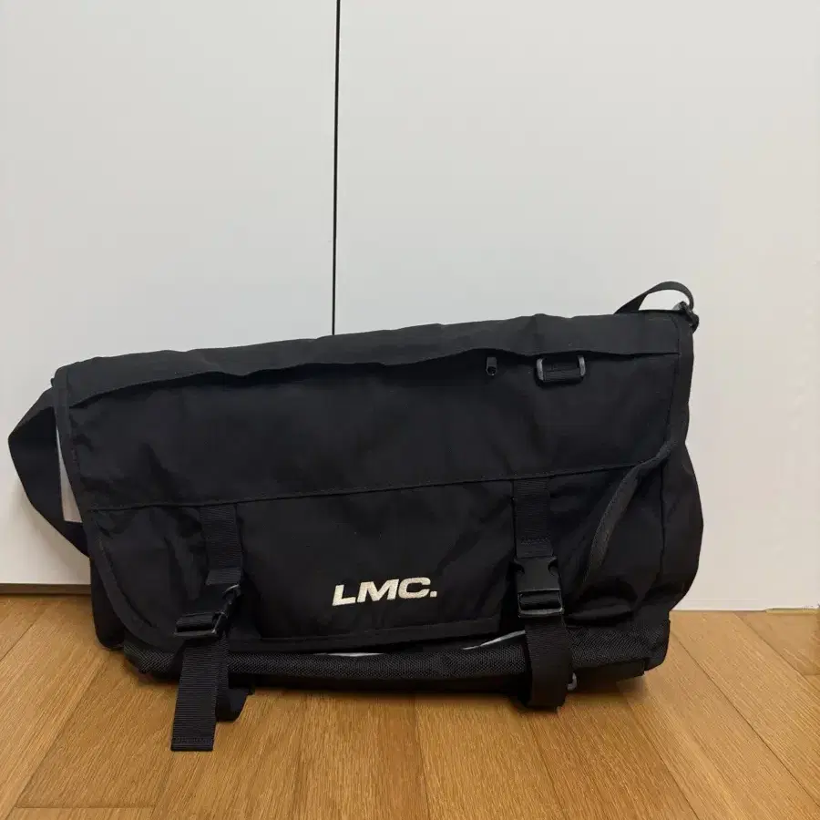 Lmc 메신저백