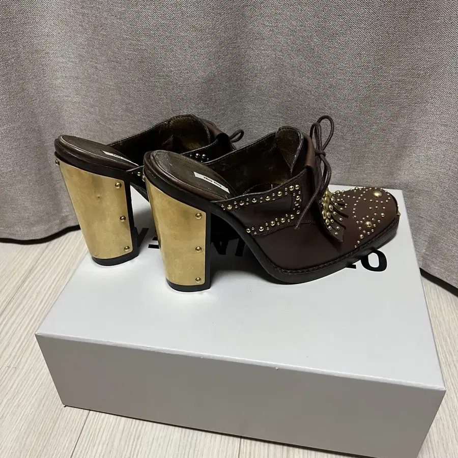 미우미우 힐 뮬 miu miu heel mules