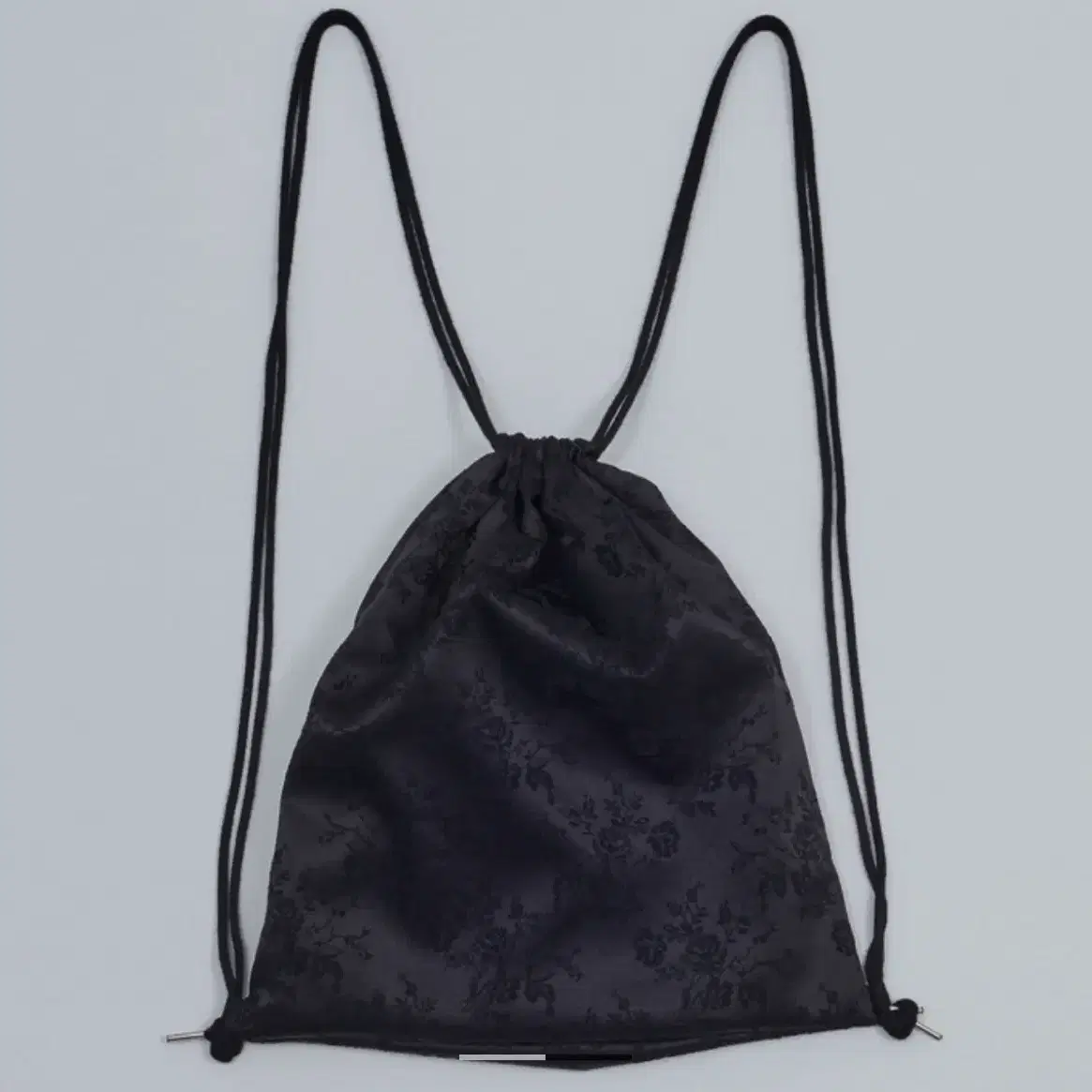 보르 짐색 Flower Satin Backpack_Black