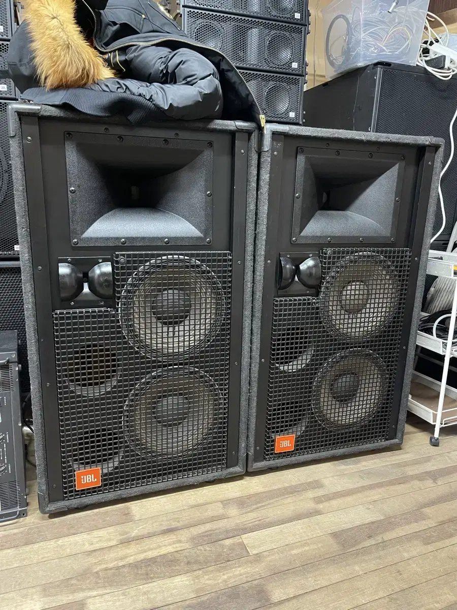 Jbl sr 4732A 스피커 판매합니다