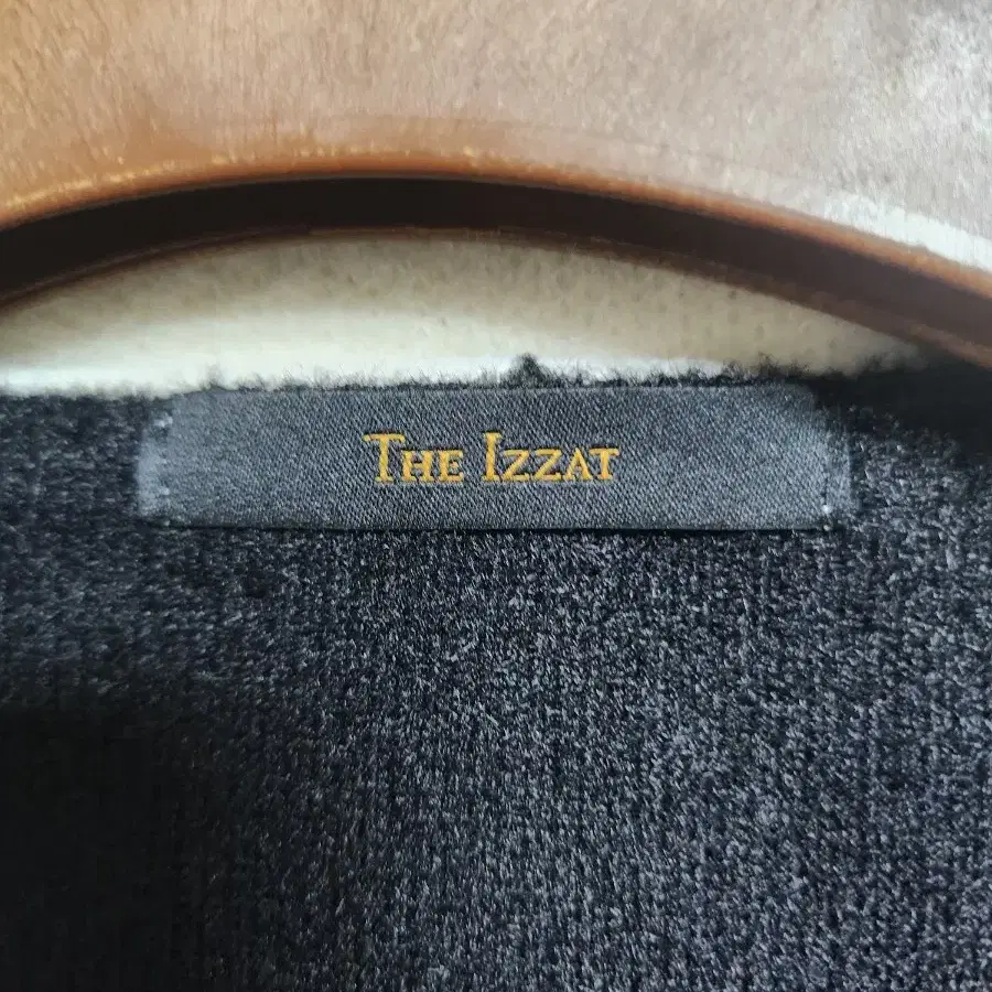 0111)THE IZZAT 도톰 샤스탈 가디건