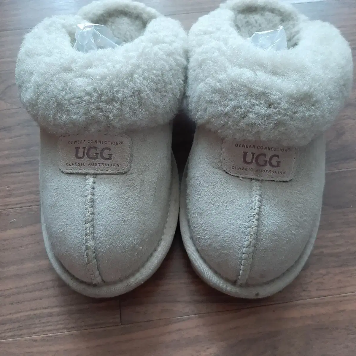 UGG 어그 슬리퍼 235