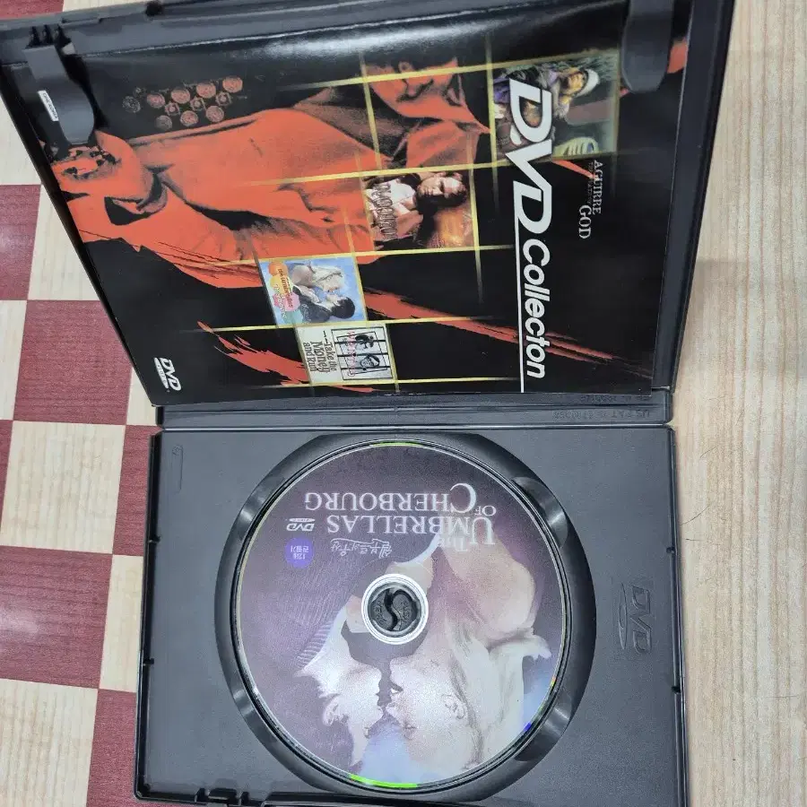 쉘부르의우산DVD   실사진  감동의뮤지컬영화