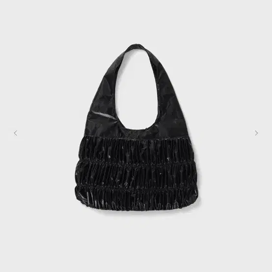 버뮬라 GLOSSY SHIRRING SHOULDER BAG (BLACK)