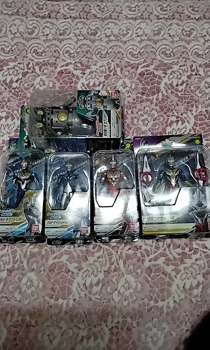 Vahn-Dai Ultra Seven Action Figures 5-piece set sold in bulk