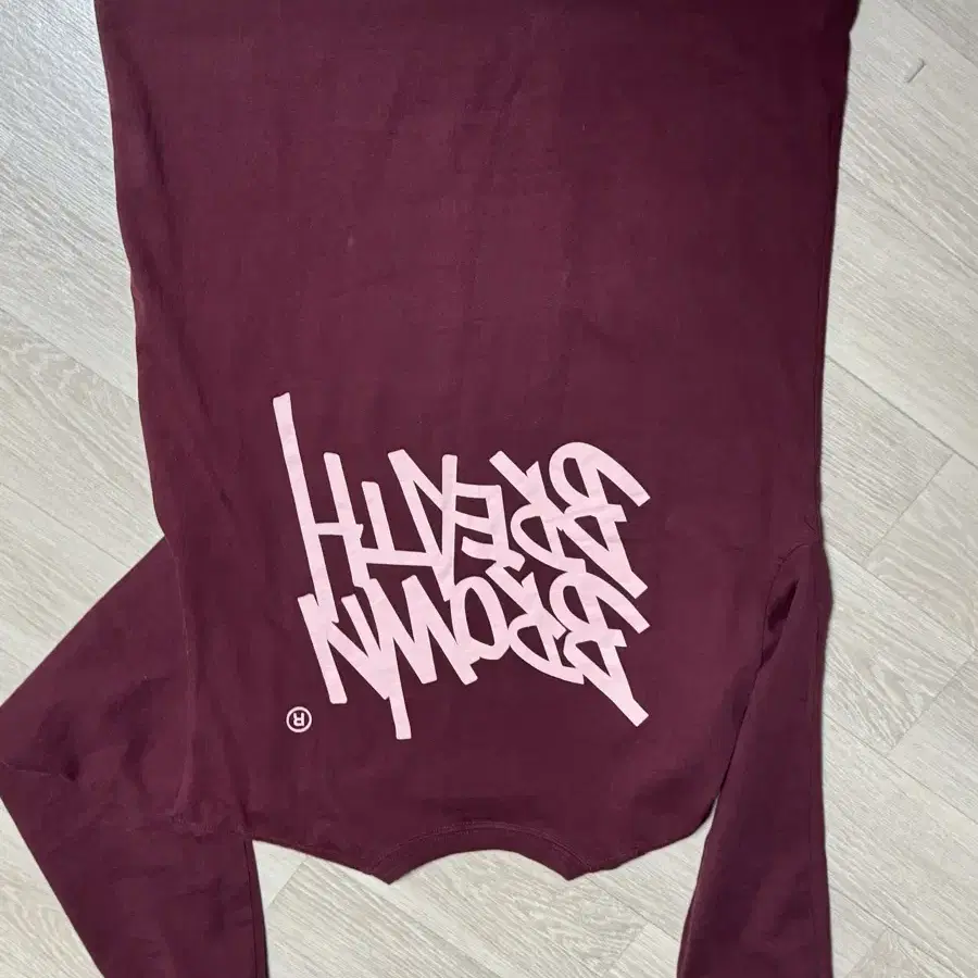 브라운브레스 롱슬리브 TAG LONGSLEEVE - BURGUNDY