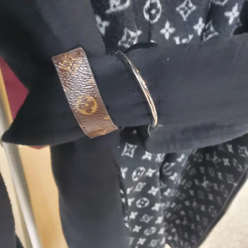 루이비통 후드 랩 코트 블랙 화이트 사진 4