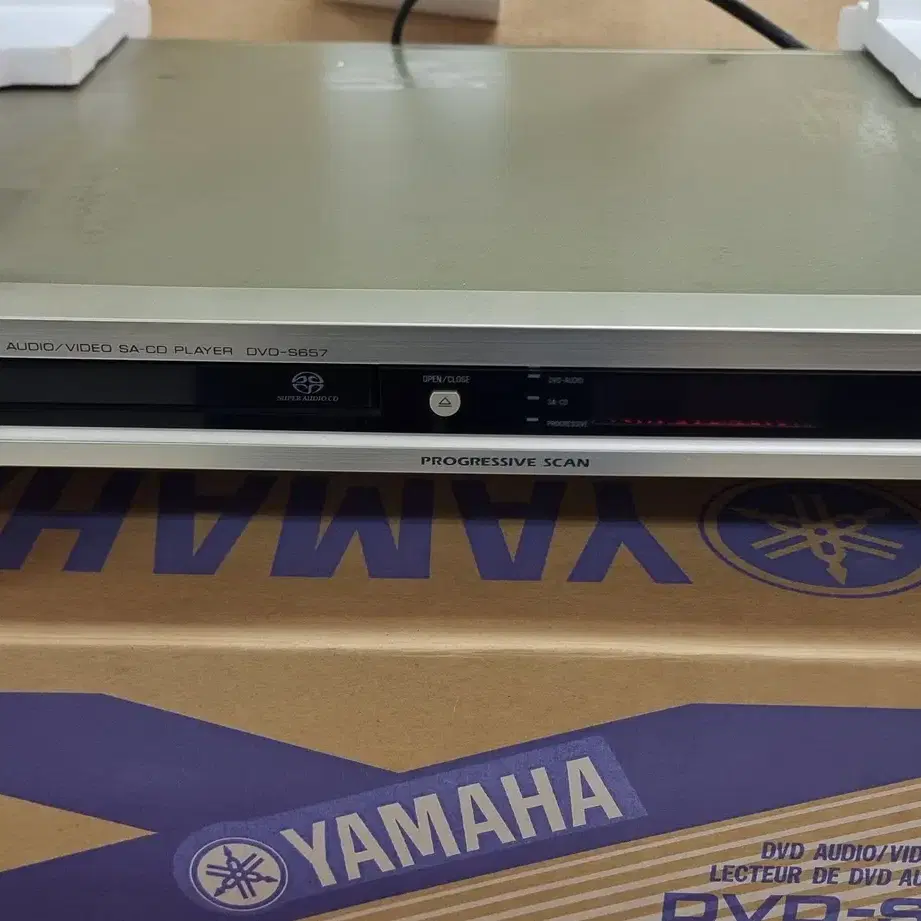 YAMAHA DVD /CD PLAYER -S657