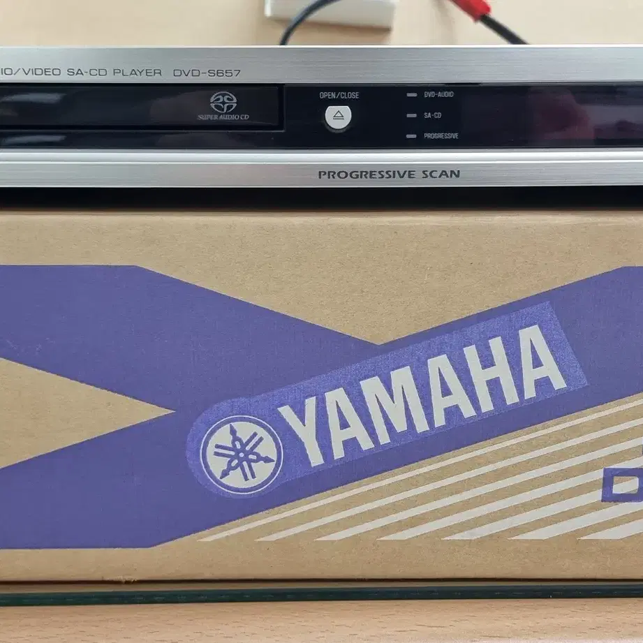 YAMAHA DVD /CD PLAYER -S657