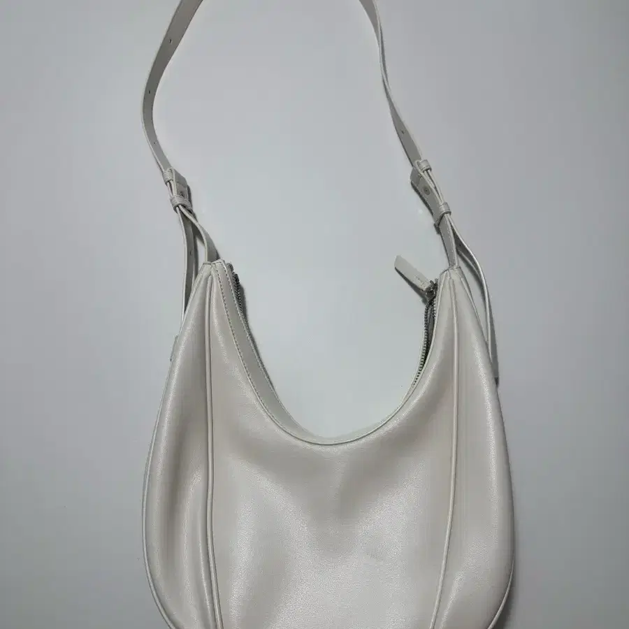 폴뉴아 OVAL BAG 크림색