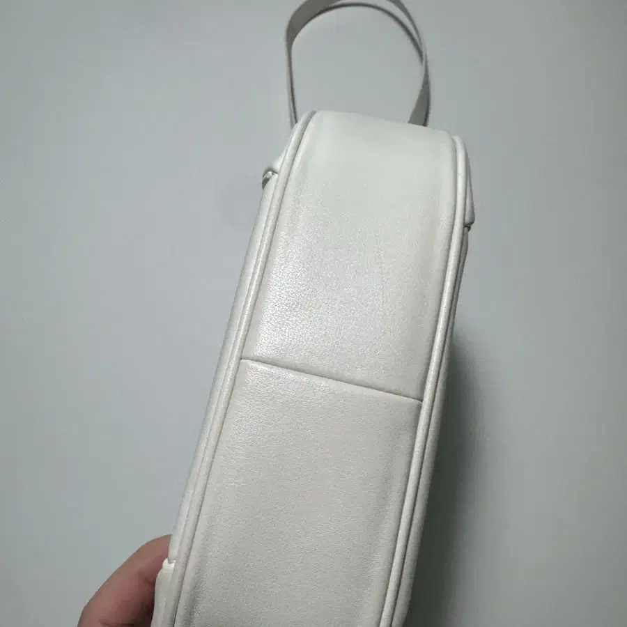 폴뉴아 OVAL BAG 크림색