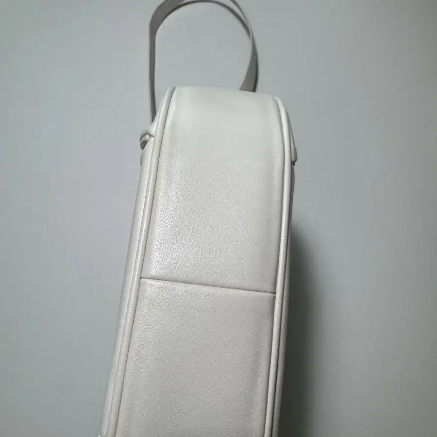 폴뉴아 OVAL BAG 크림색