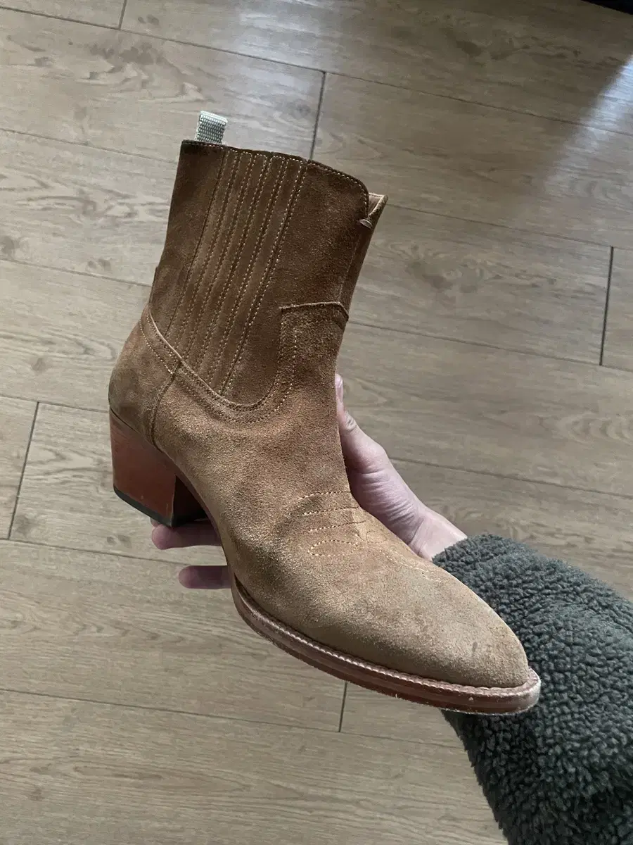 길프 Molko 45 Cuban boot in Calfsuede Tan