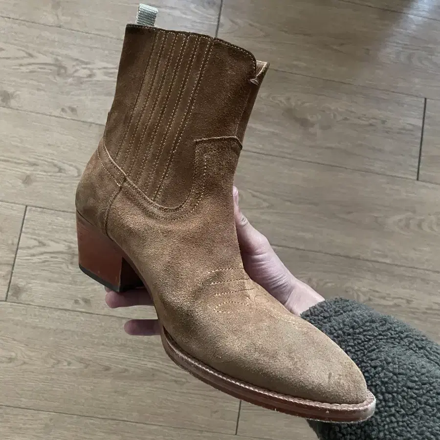 길프 Molko 45 Cuban boot in Calfsuede Tan