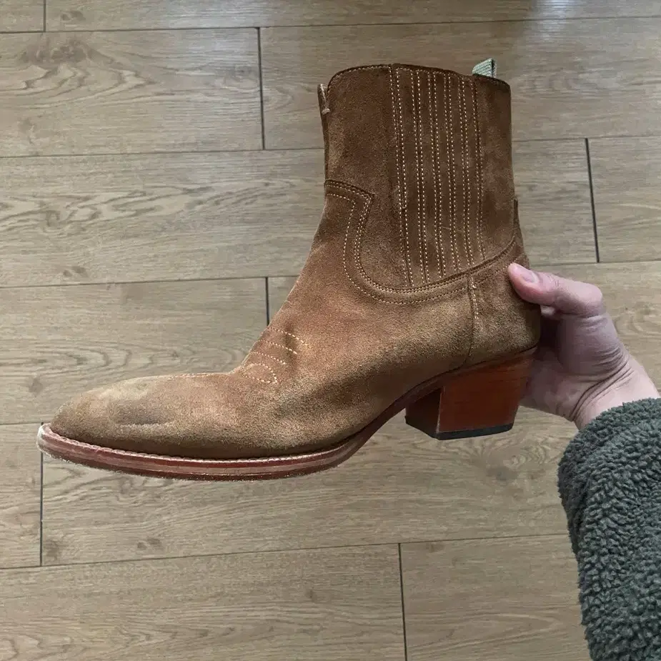 길프 Molko 45 Cuban boot in Calfsuede Tan