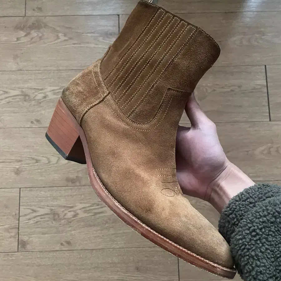 길프 Molko 45 Cuban boot in Calfsuede Tan