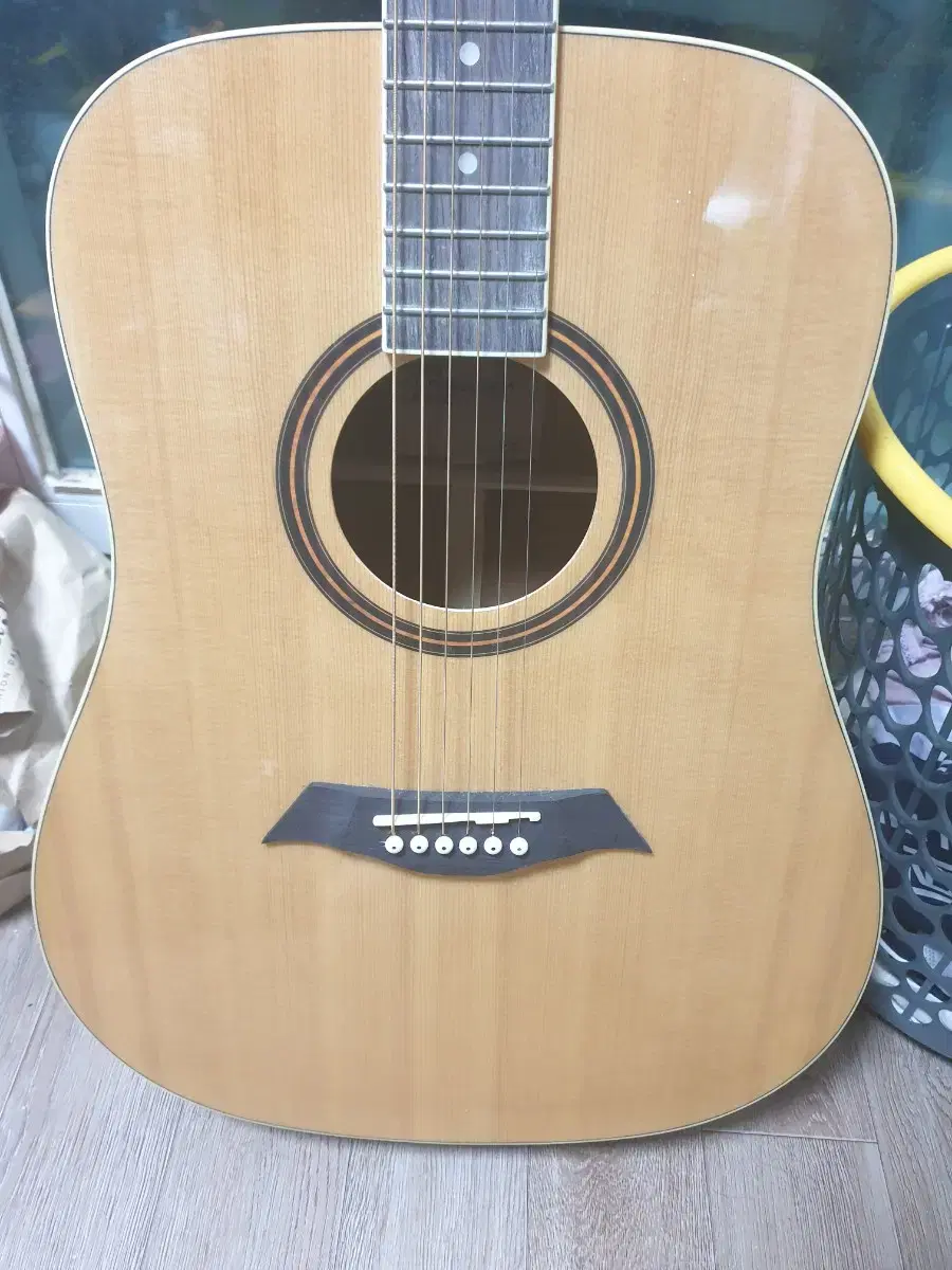 (Quick sale) 100 acoustic guitars for sale