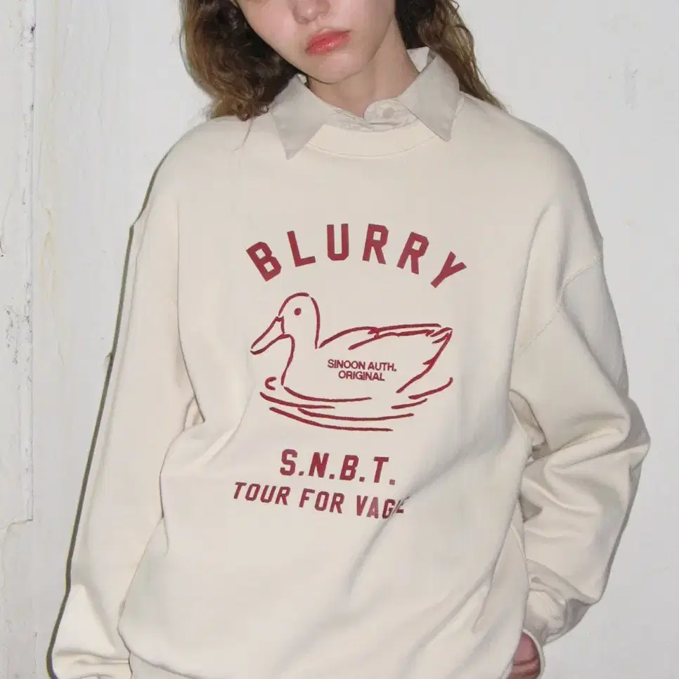 시눈 맨투맨 BLURRY DUCK SWEATSHIRT