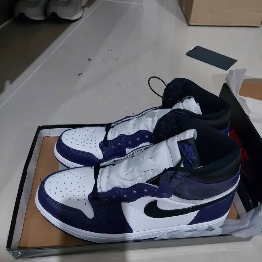 Jordan 1 retro high OG court purple 2020