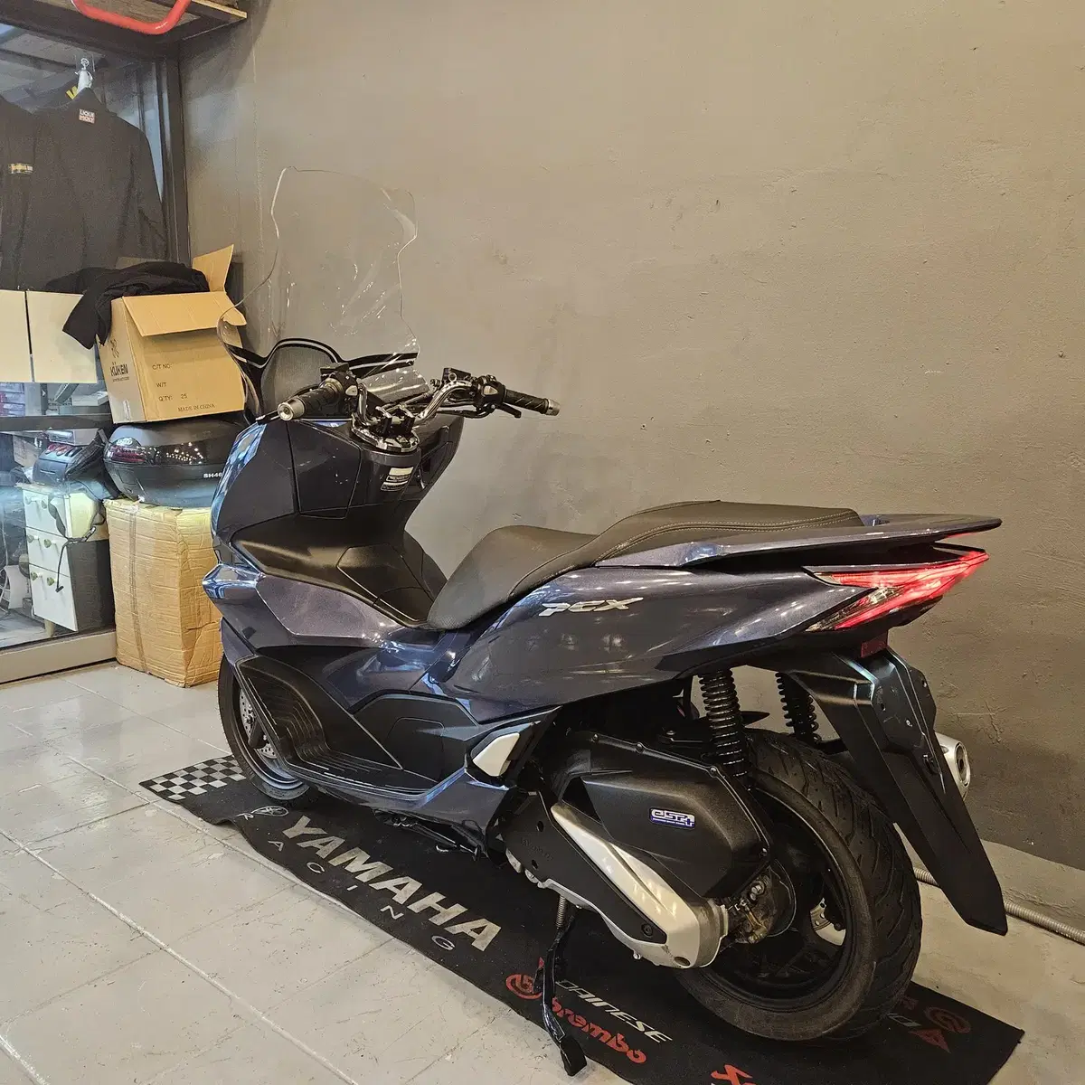 부산 PCX125 ABS 21년식 블루메탈릭 5만키로  차량 판매합니다.