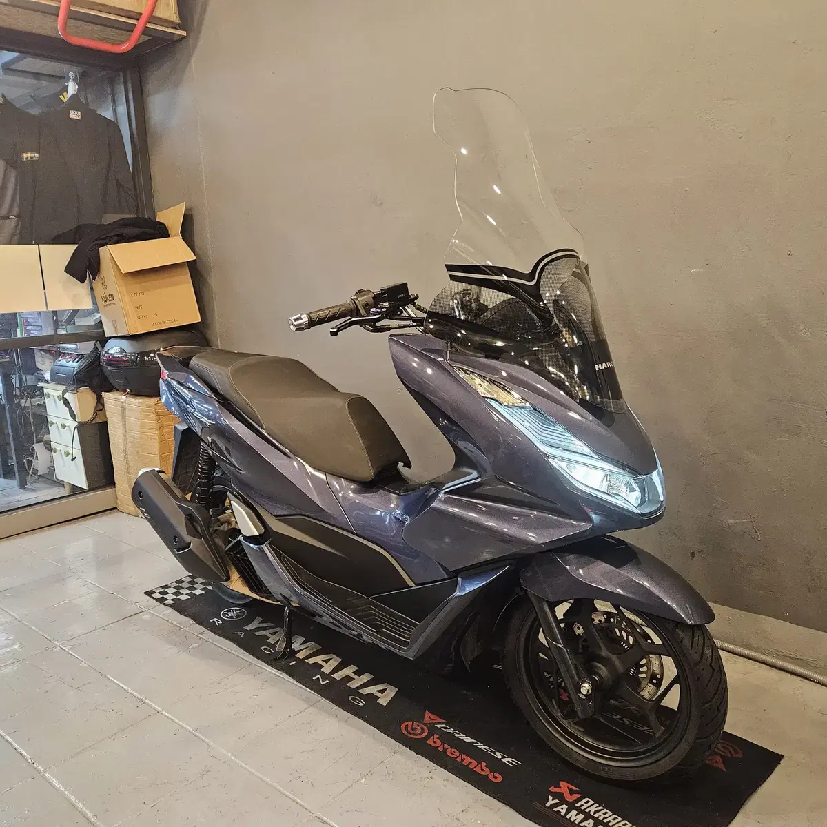 부산 PCX125 ABS 21년식 블루메탈릭 5만키로  차량 판매합니다.