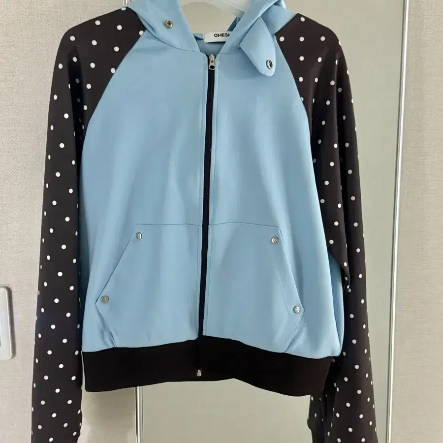 오헤시오 후드집업 dot two tone zip-up baby blue