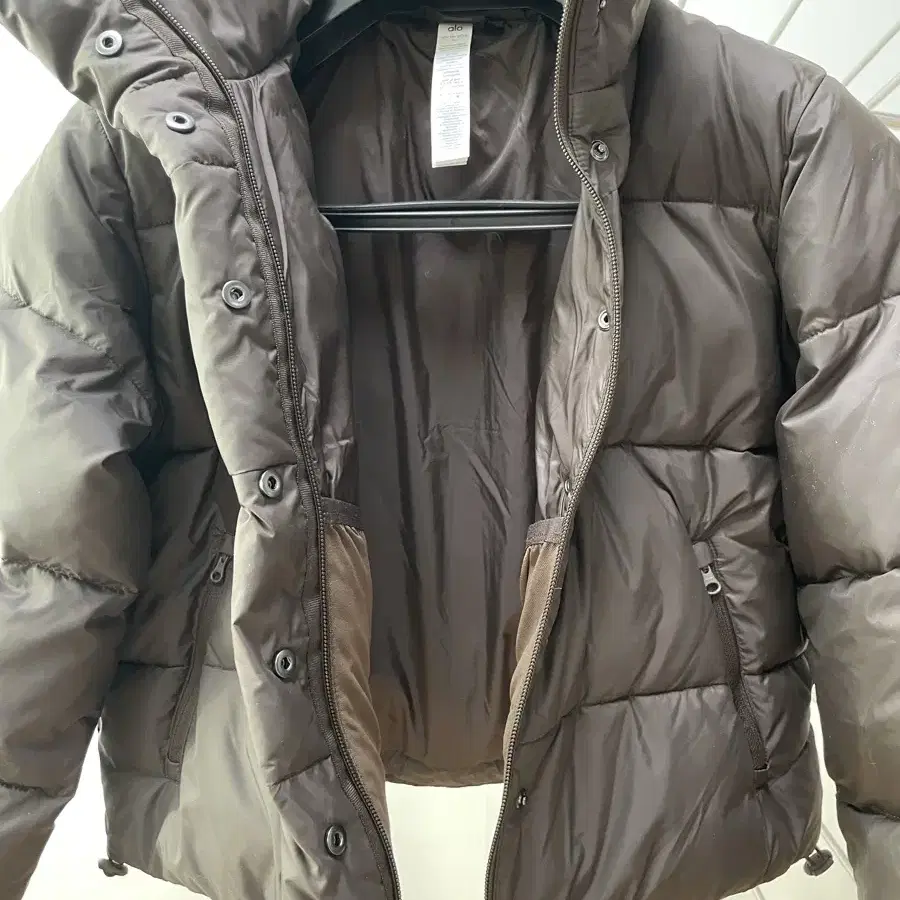 ALO Gold Rush Puffer 패딩