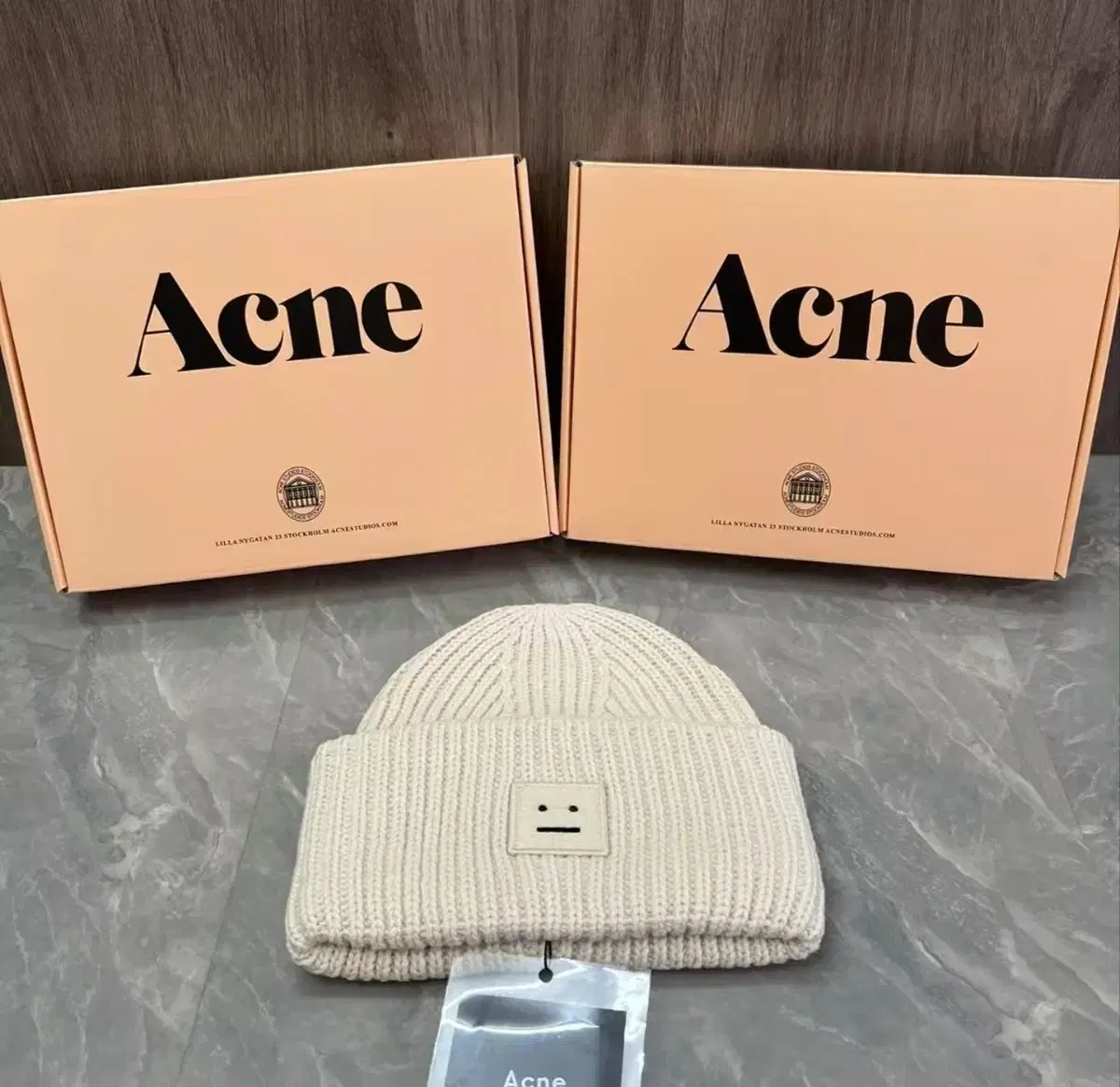 Acne 니트모자