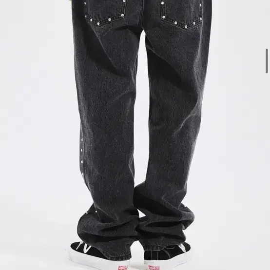 (피로 추천) STUDS DENIM BLACK