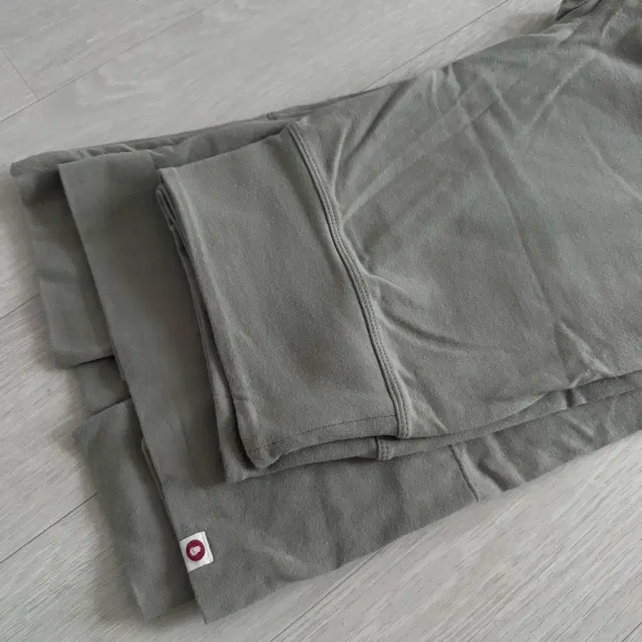 부디무드라 square crop pants(M)