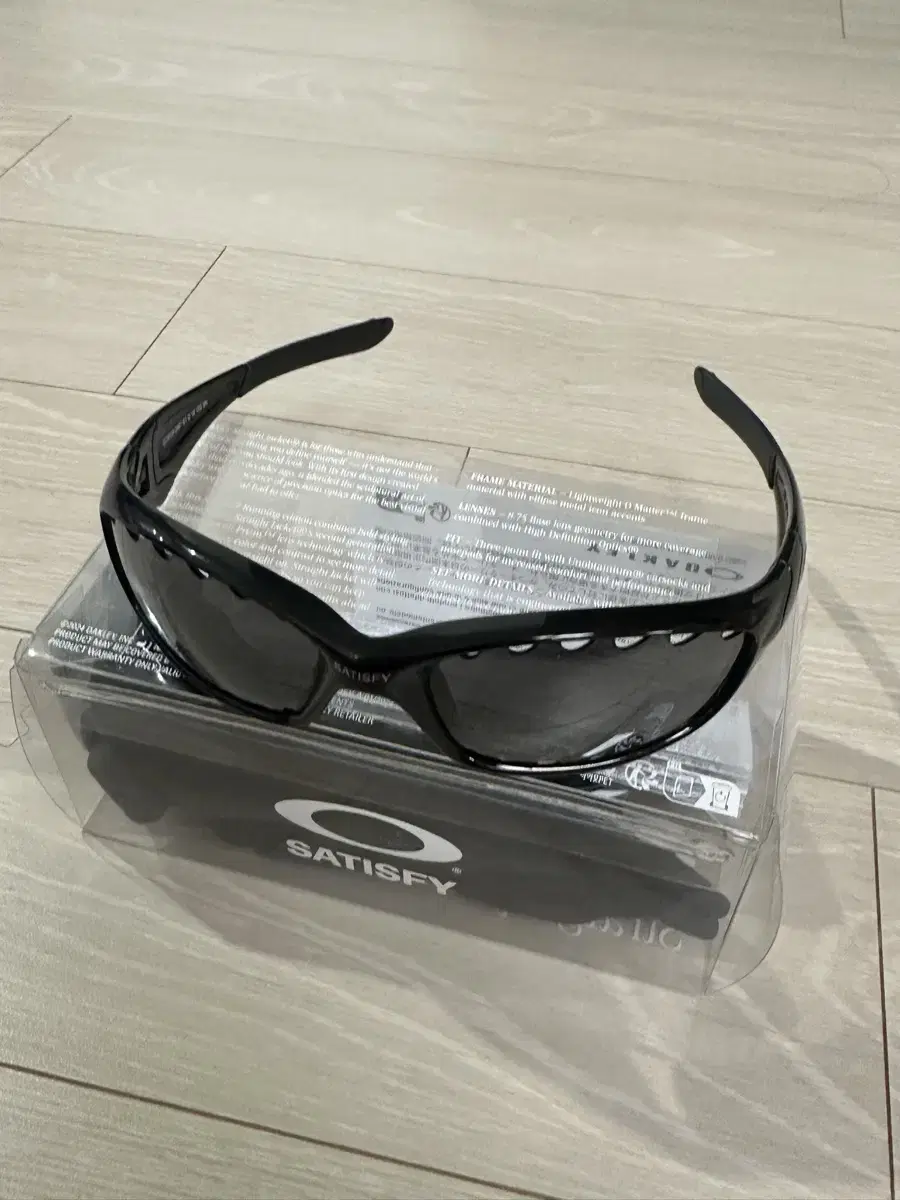 오클이 세티스파이 satisfy oakley 스트레이트자켓