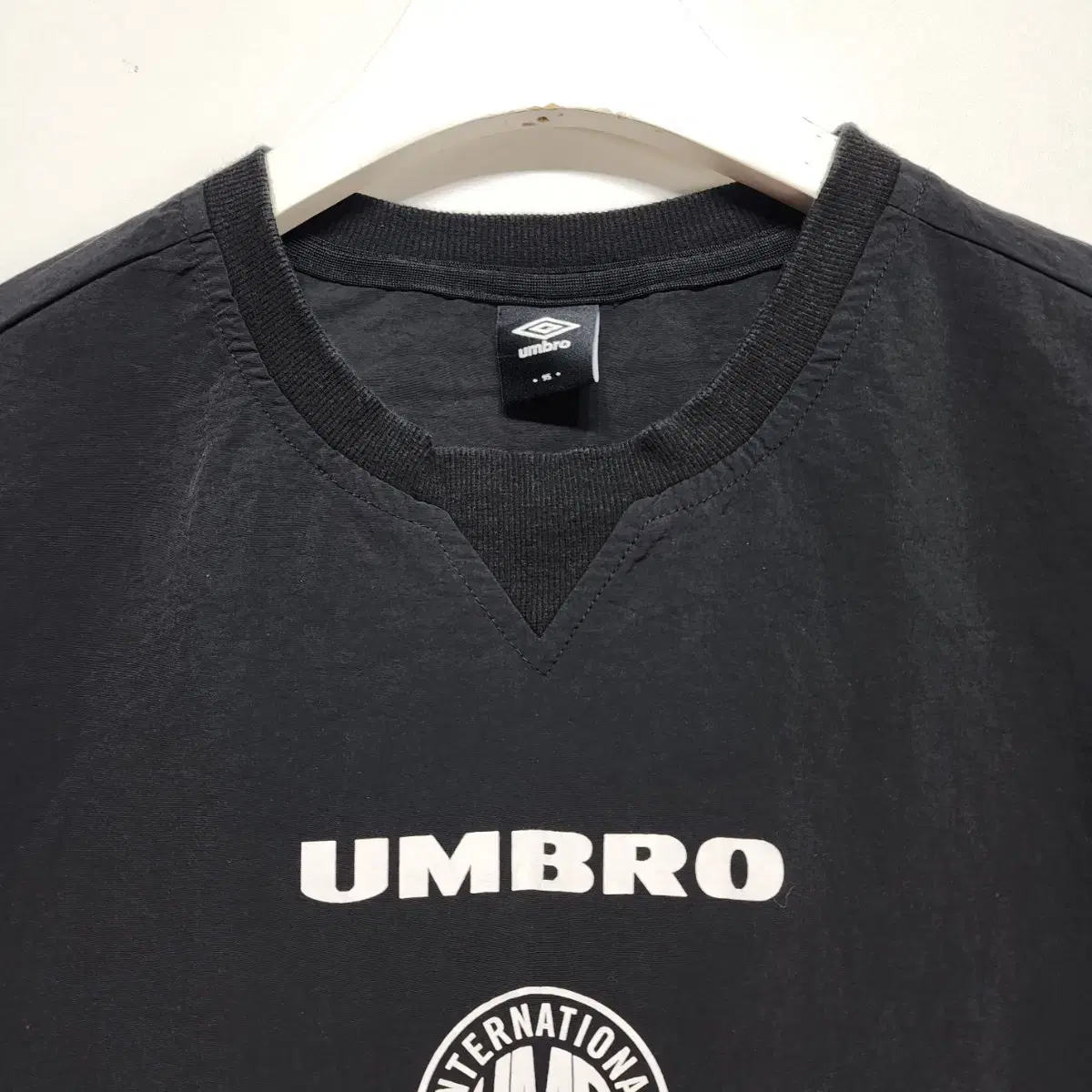 엄브로 UMBRO 빅로고 웜업 바람막이 M