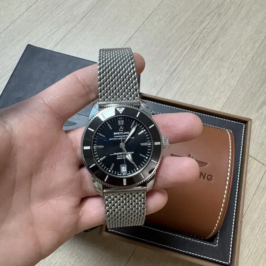 브라이틀링 헤리티지 42mm b20 세라믹 검판