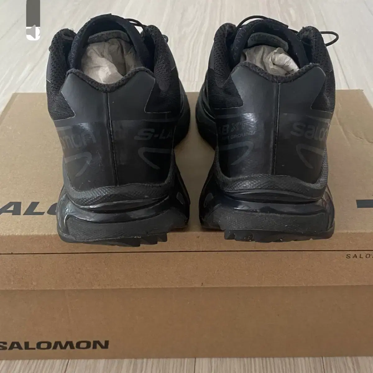 살로몬 salomon xt-6블랙 (235사이즈)