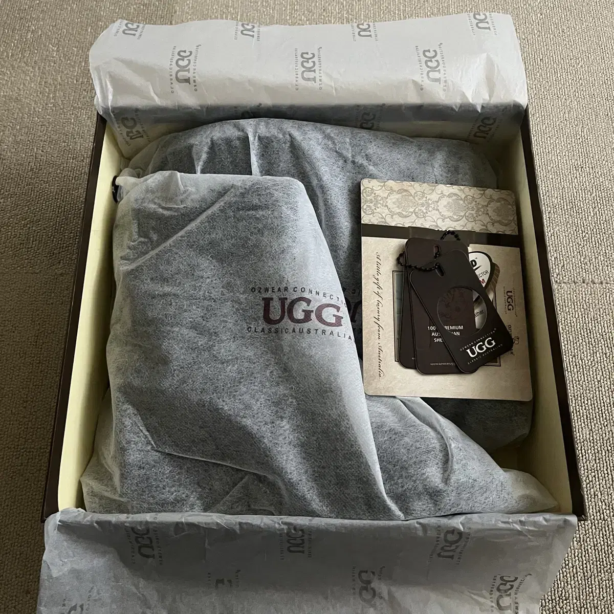 UGG 어그 클래식 쇼트 버튼 부츠 (호주 정품) 250