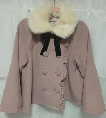 앙크루즈 앙크루즈프릴 카라 부착 퍼 카라 핑크 케이프 코트
