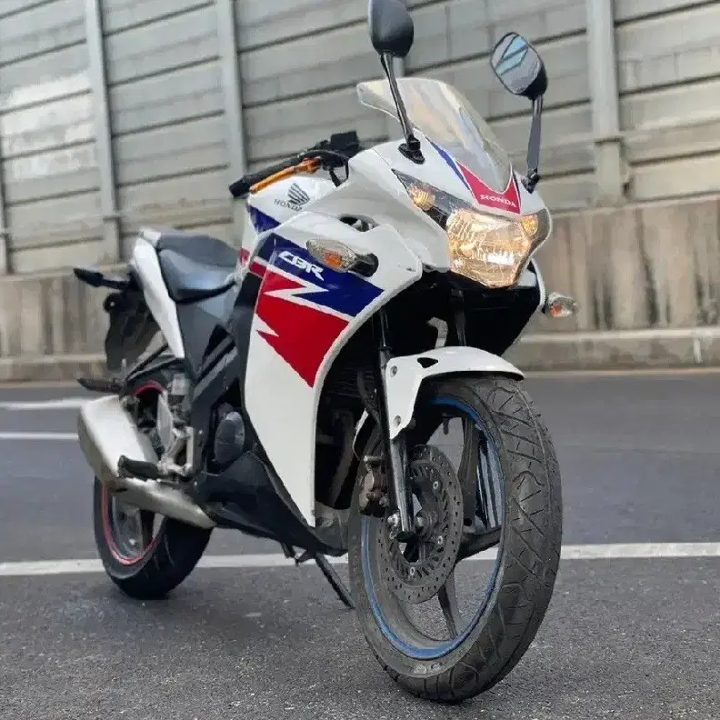 cbr125 16년식 건담 상태 최고