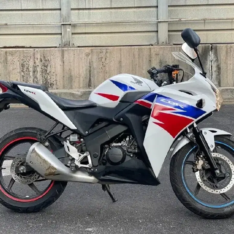 cbr125 16년식 건담 상태 최고