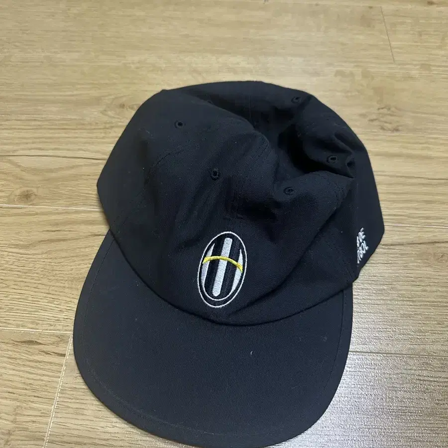 USAGE(유세지) 'FUTBOL' CAP 블랙