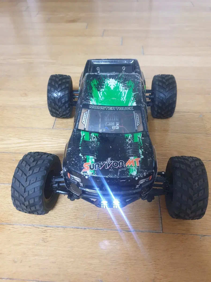 RC car Monster Truck Includes 2 new batteries