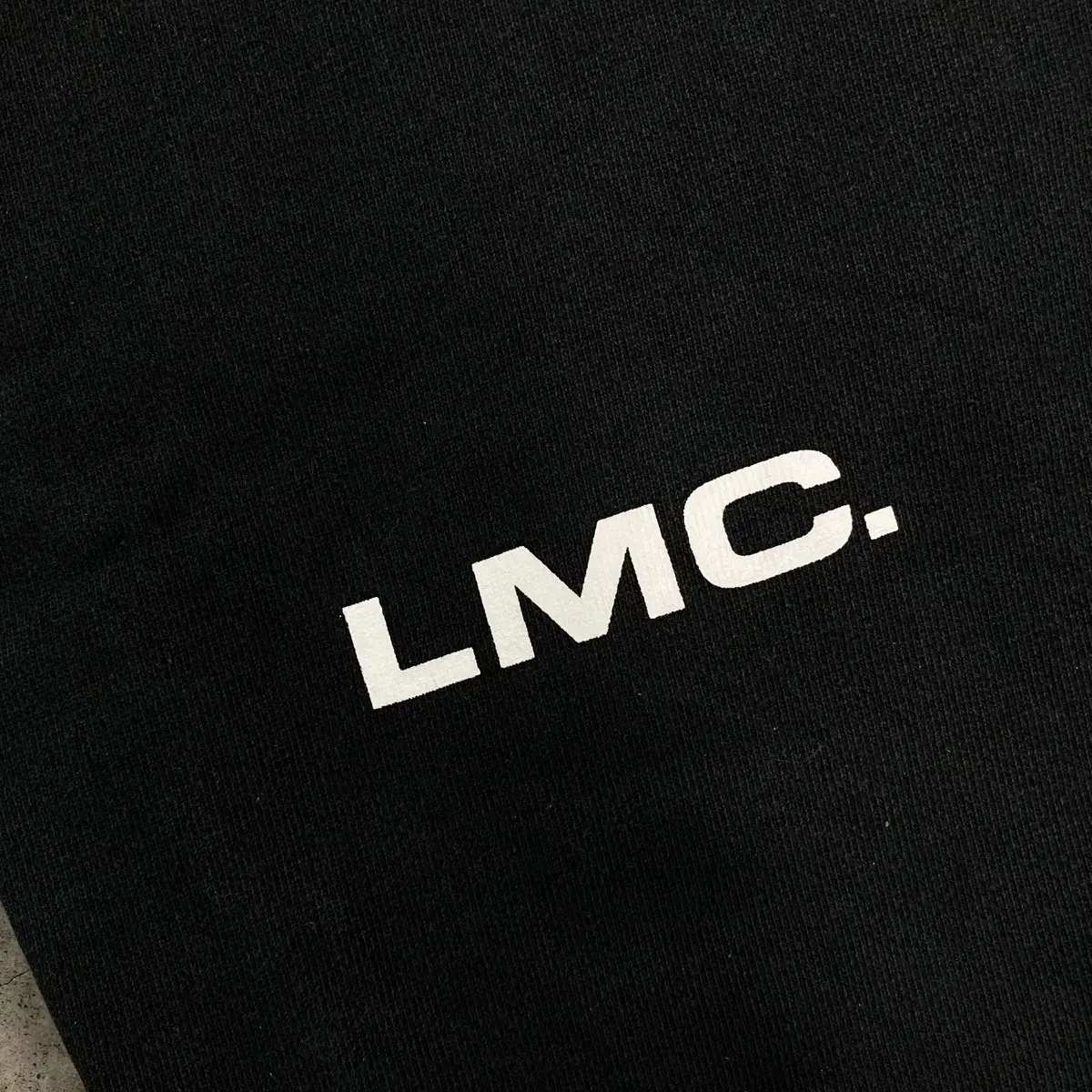 LMC 로고 블랙 스웻팬츠