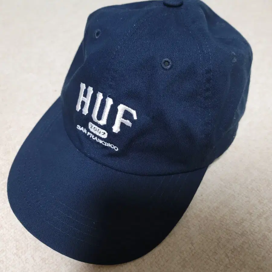 허프 HUF 2002 ARCH LOGO CAP [NAVY]