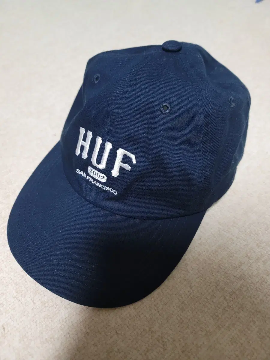 허프 HUF 2002 ARCH LOGO CAP [NAVY]