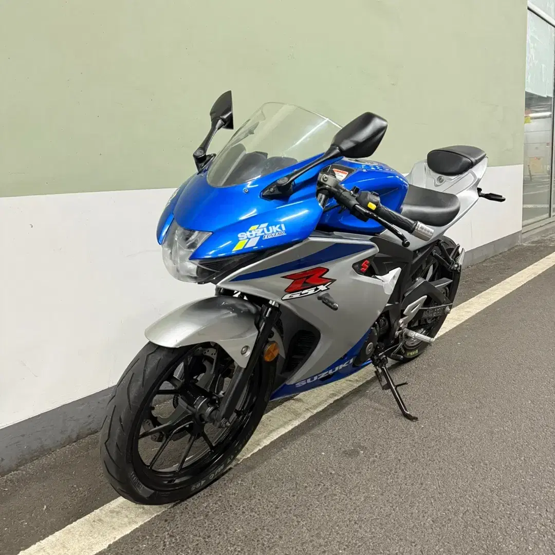 21년식 스즈키 gsx-r125 스페셜카울 신차컨디션 판매합니다.